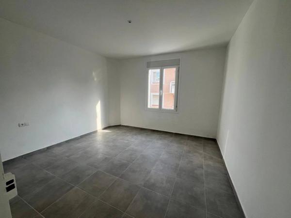 Vente                                                      Immeuble
                        
                     6 pièces                      109 m2                     à Perpignan