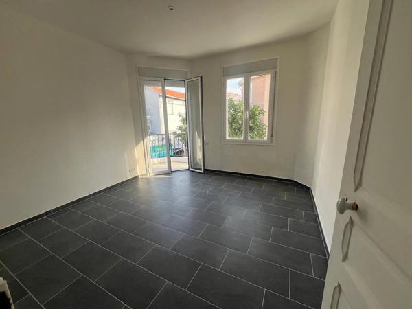 Vente                                                      Immeuble
                        
                     6 pièces                      109 m2                     à Perpignan
