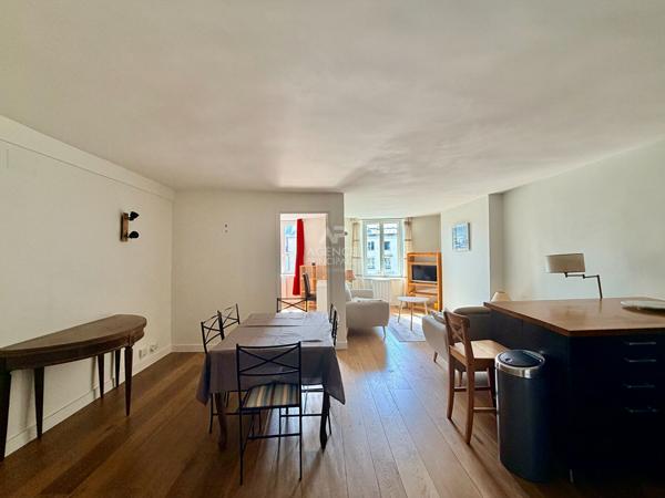 "Versailles Notre-Dame" Joli appartement de 3 pièces meublé de 56 m² ! Loyer 1 590 €/mois charges comprises **  - Référence  28004