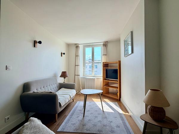 "Versailles Notre-Dame" Joli appartement de 3 pièces meublé de 56 m² ! Loyer 1 590 €/mois charges comprises **  - Référence  28004
