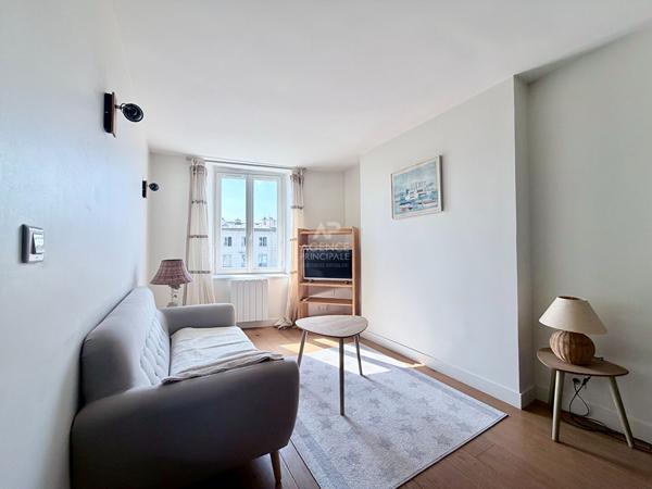 "Versailles Notre-Dame" Joli appartement de 3 pièces meublé de 56 m² ! Loyer 1 590 €/mois charges comprises **  - Référence  28004