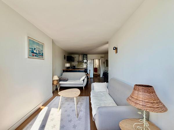 "Versailles Notre-Dame" Joli appartement de 3 pièces meublé de 56 m² ! Loyer 1 590 €/mois charges comprises **  - Référence  28004