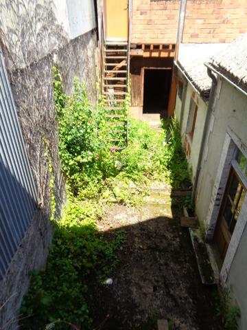 Dpt Yonne (89), à vendre BLENEAU Garage 90m2 avec maison à rénover 6 pièces 130m2