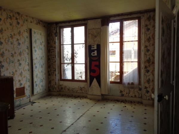 Dpt Yonne (89), à vendre BLENEAU Garage 90m2 avec maison à rénover 6 pièces 130m2