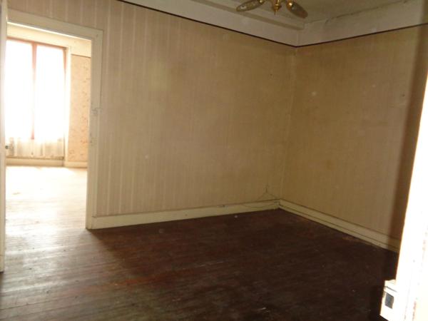 Dpt Yonne (89), à vendre BLENEAU Garage 90m2 avec maison à rénover 6 pièces 130m2