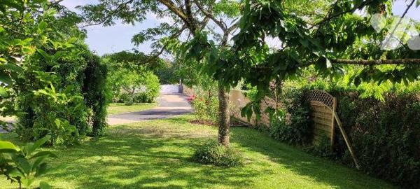 EXCLUSIVITÉ - SAINT-MARS-LA-REORTHE - Au calme et entouré d'un magnifique jardin arboré, découv...