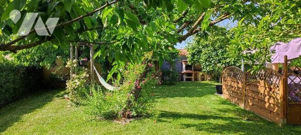 EXCLUSIVITÉ - SAINT-MARS-LA-REORTHE - Au calme et entouré d'un magnifique jardin arboré, découv...