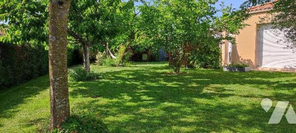 EXCLUSIVITÉ - SAINT-MARS-LA-REORTHE - Au calme et entouré d'un magnifique jardin arboré, découv...