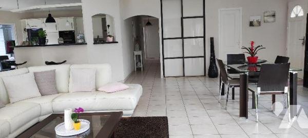 EXCLUSIVITÉ - SAINT-MARS-LA-REORTHE - Au calme et entouré d'un magnifique jardin arboré, découv...