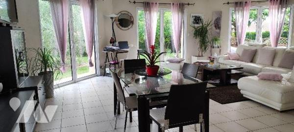 EXCLUSIVITÉ - SAINT-MARS-LA-REORTHE - Au calme et entouré d'un magnifique jardin arboré, découv...