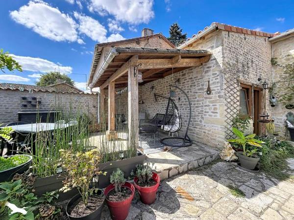 Maison 82 950 € Saint-Coutant 3 p 91 m² DPE D