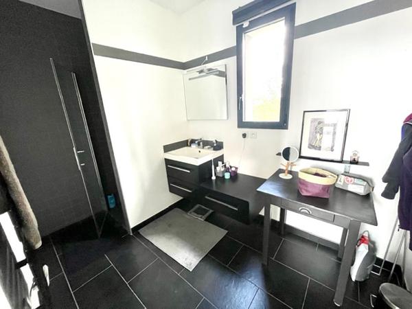 Membrolle sur longuenee (49770) Contemporaine au coeur de la nature