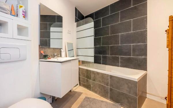 Maison
         6 pièces
        - 93 m² 630 000 € *