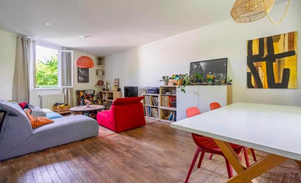Maison
         6 pièces
        - 93 m² 630 000 € *