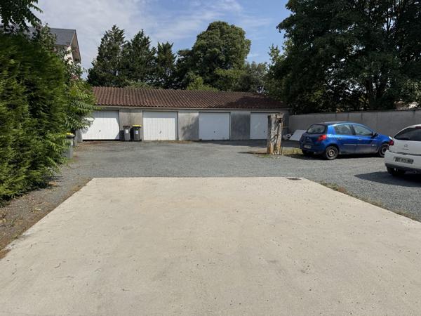 Immeuble dans Mauzé-sur-le-Mignon