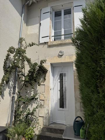 Immeuble dans Mauzé-sur-le-Mignon
