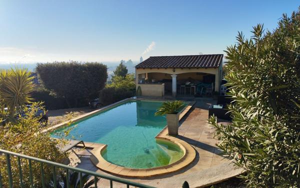 Maison à vendre    8 pièces •  Beaucaire