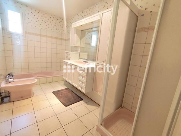 Maison
         5 pièces
        - 92 m² 194 300 € *
