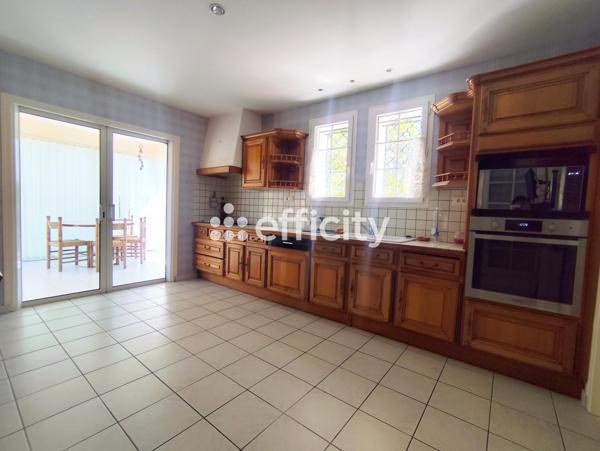 Maison
         5 pièces
        - 92 m² 194 300 € *