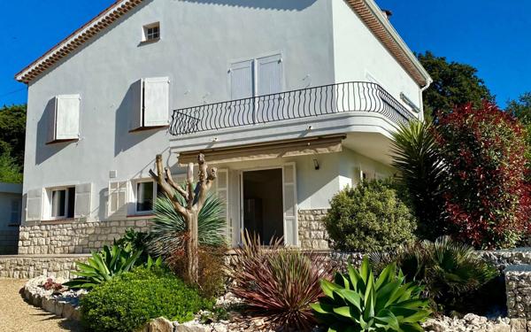 Maison à vendre    7 pièces • 206,57 m2 Cagnes-sur-Mer