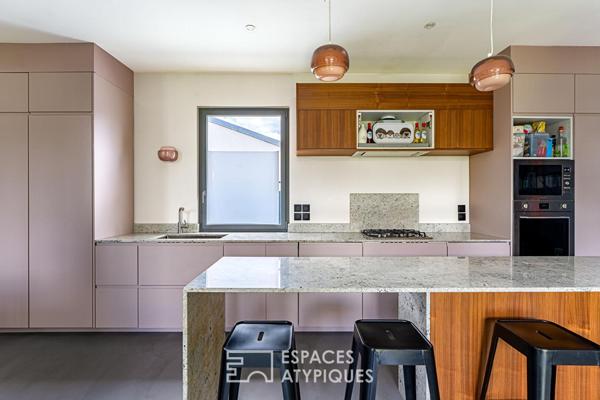 Maison transformée esprit loft avec terrasse et jardin