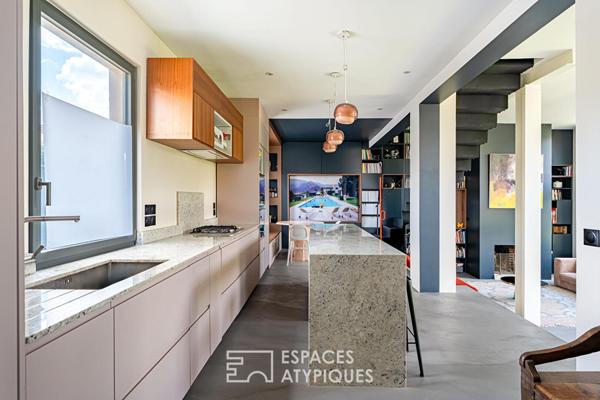 Maison transformée esprit loft avec terrasse et jardin