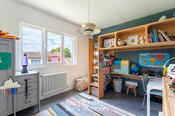 Maison transformée esprit loft avec terrasse et jardin