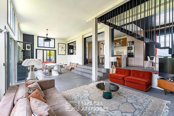 Maison transformée esprit loft avec terrasse et jardin