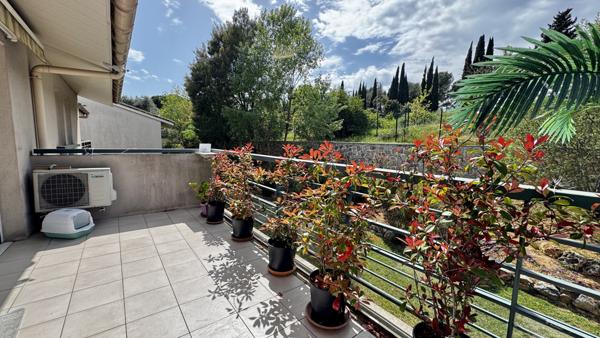 Grasse (06130) Élégant 3 pièces avec terrasse, au calme absolu