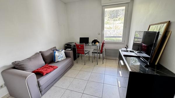 Grasse (06130) Élégant 3 pièces avec terrasse, au calme absolu