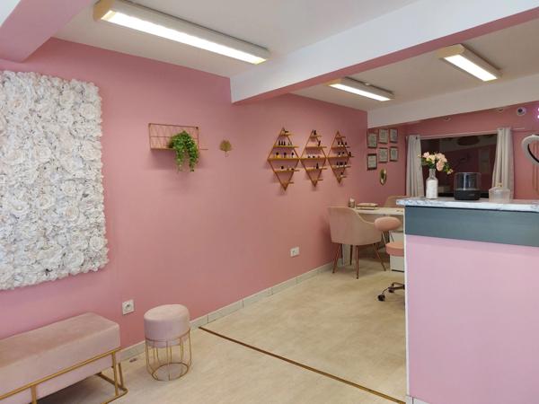 Local commercial avec vitrine