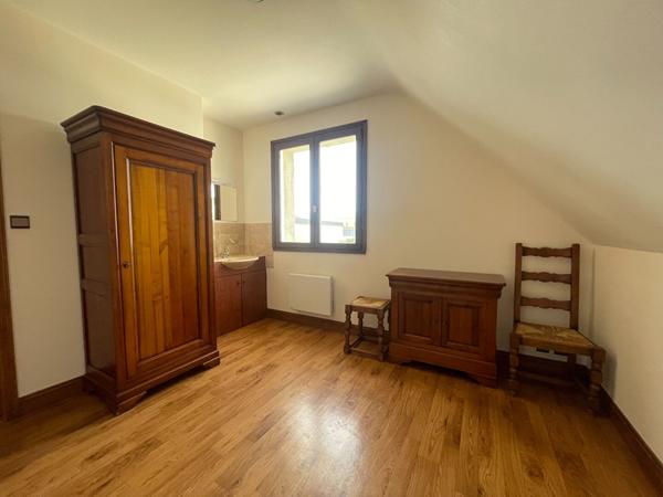 Maison familiale 120m² - 2 chambres et bureau - avec dépendance