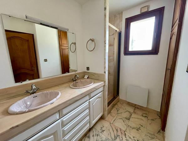 Maison familiale 120m² - 2 chambres et bureau - avec dépendance