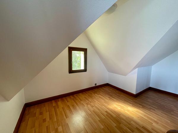 Maison familiale 120m² - 2 chambres et bureau - avec dépendance