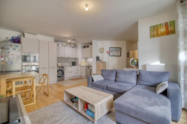 Bel appartement 3 pièces avec balcon et parking