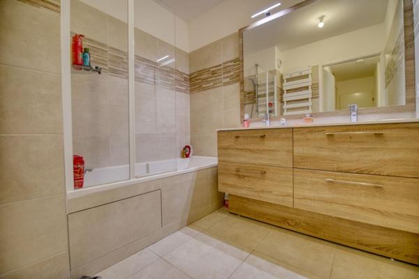 Bel appartement 3 pièces avec balcon et parking