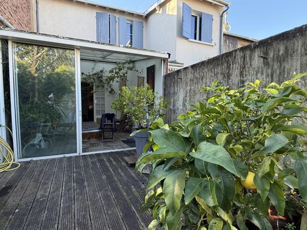 Villeneuve-sur-Lot (47300) Villeneuve sur lot, charmante maison de ville à finir de rénover avec terrasse