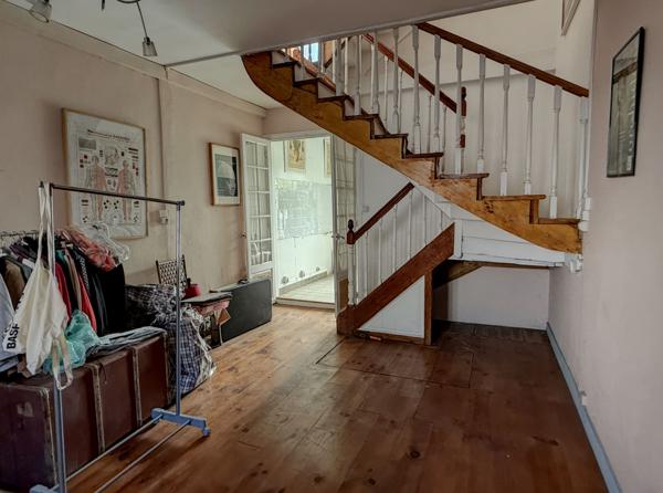 Villeneuve-sur-Lot (47300) Villeneuve sur lot, charmante maison de ville à finir de rénover avec terrasse