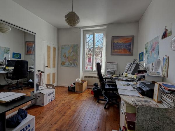 Villeneuve-sur-Lot (47300) Villeneuve sur lot, charmante maison de ville à finir de rénover avec terrasse