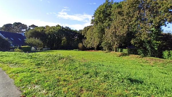 Terrain constructible au bourg dans quartier calme