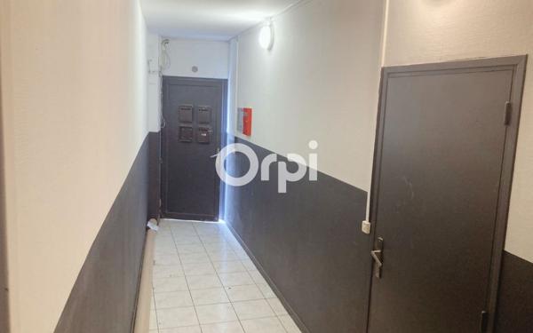 Immeuble à vendre    1 pièce • 183 m2 Roubaix