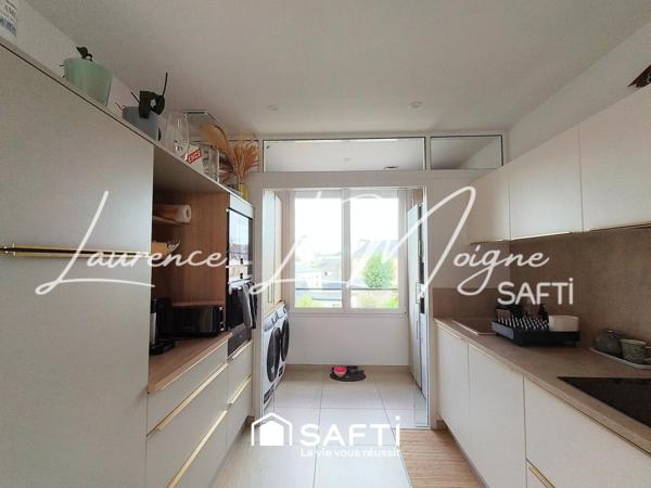 Magnifique appartement entièrement repensé, à proximité immédiate du centre ville.
