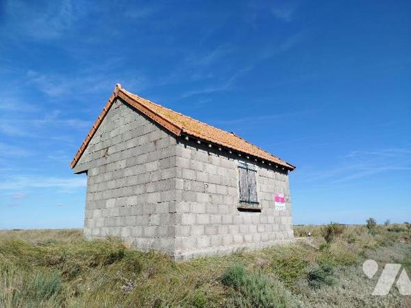 A vendre  en Charente Maritime LE GUA, SOUHE Marais de 32 claires avec cabane en bon état de 21...