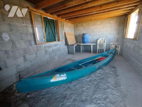 A vendre  en Charente Maritime LE GUA, SOUHE Marais de 32 claires avec cabane en bon état de 21...