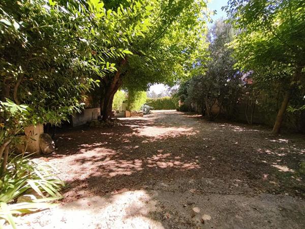 Rare à Monteux : Maison avec grange et terrain à moins de 200 000  !