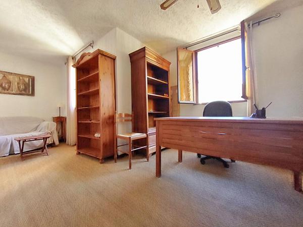 Rare à Monteux : Maison avec grange et terrain à moins de 200 000  !