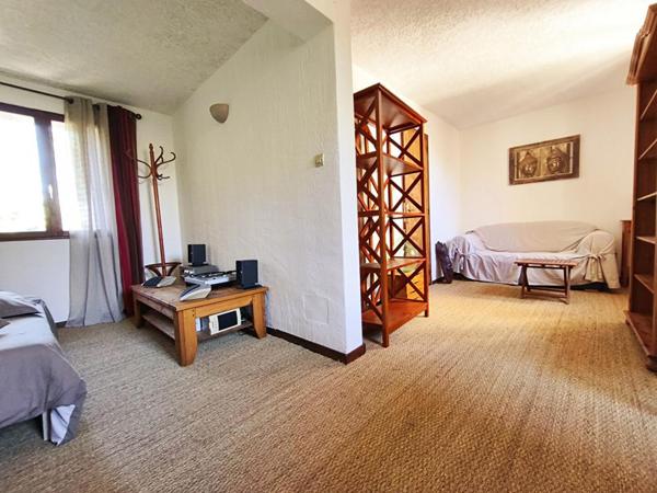 Rare à Monteux : Maison avec grange et terrain à moins de 200 000  !