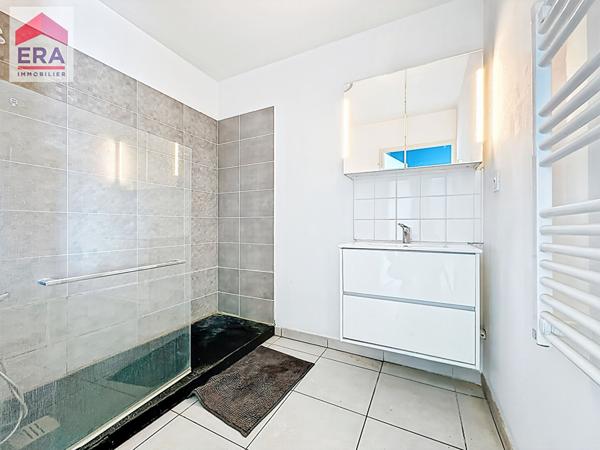 A vendre Appartement  type 3, lumineux + garage+terrasse avec vue panoramique  à Aubagne