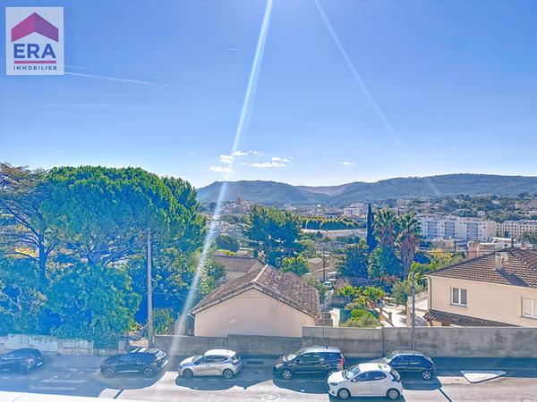 A vendre Appartement  type 3, lumineux + garage+terrasse avec vue panoramique  à Aubagne