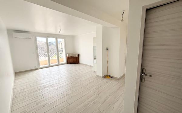 Appartement à vendre    3 pièces • 61,45 m2 Sanary-sur-Mer